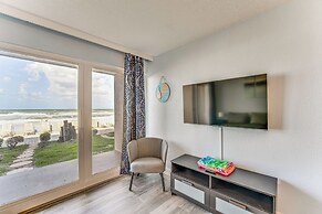 Cozy Daytona Beach Condo - Steps to Ocean!