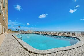 Cozy Daytona Beach Condo - Steps to Ocean!