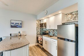 Cozy Daytona Beach Condo - Steps to Ocean!