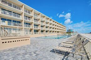 Cozy Daytona Beach Condo - Steps to Ocean!