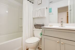 Beachy Gulf Shores Condo w/ Pool, Walk to Shore!