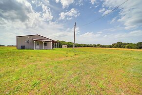 Peaceful Vinita Home w/ Fire Pit: 11 Mi to Lake!