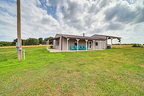 Peaceful Vinita Home w/ Fire Pit: 11 Mi to Lake!