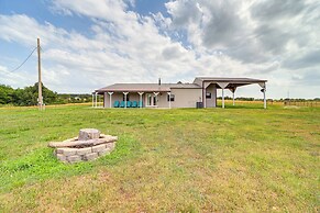 Peaceful Vinita Home w/ Fire Pit: 11 Mi to Lake!