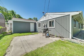 Houghton Lake Cottage w/ Patio: Walk to Waterfront