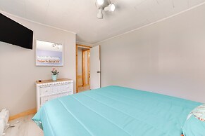 Houghton Lake Cottage w/ Patio: Walk to Waterfront