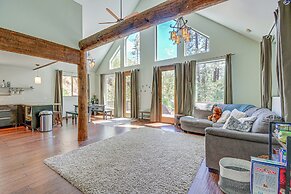 6 Mi to Mt Union: Peaceful Cabin w/ Deck