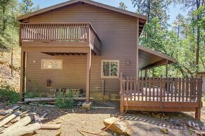 6 Mi to Mt Union: Peaceful Cabin w/ Deck