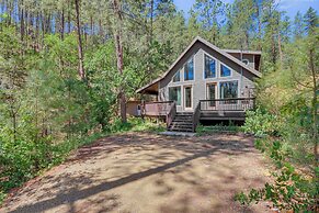 6 Mi to Mt Union: Peaceful Cabin w/ Deck