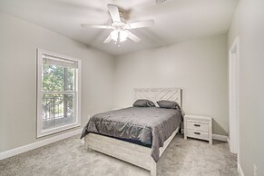 Bright Biloxi Condo: Walk to the Beach!