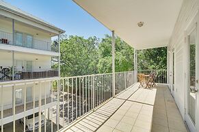 Bright Biloxi Condo: Walk to the Beach!