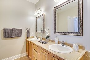 Bright Biloxi Condo: Walk to the Beach!