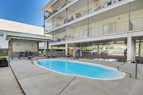 Bright Biloxi Condo: Walk to the Beach!
