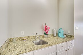 Bright Biloxi Condo: Walk to the Beach!