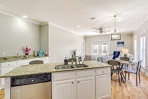 Bright Biloxi Condo: Walk to the Beach!