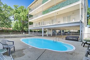 Bright Biloxi Condo: Walk to the Beach!