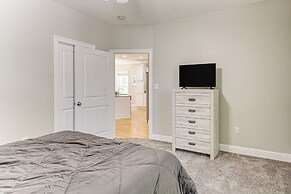 Bright Biloxi Condo: Walk to the Beach!