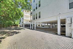 Bright Biloxi Condo: Walk to the Beach!