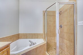 Bright Biloxi Condo: Walk to the Beach!