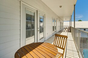 Bright Biloxi Condo: Walk to the Beach!