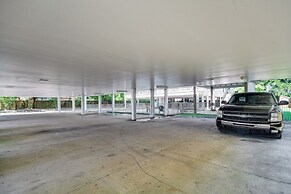 Bright Biloxi Condo: Walk to the Beach!