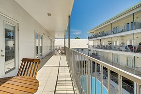 Bright Biloxi Condo: Walk to the Beach!