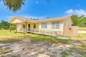 Navarre House w/ Game Room: 5 Mi to Beaches!