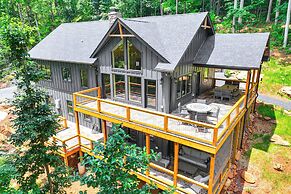 Modern Nellysford Getaway w/ View: Deck & Fire Pit