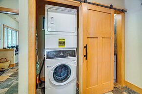 Modern Nellysford Getaway w/ View: Deck & Fire Pit