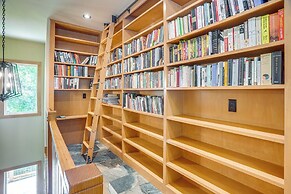 Modern Nellysford Getaway w/ View: Deck & Fire Pit