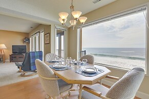 Comfortable Lincoln City Condo w/ Patio & Views!