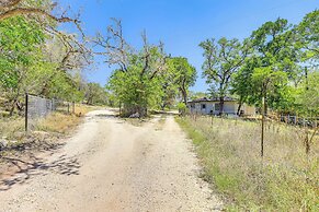 Bandera Carriage House w/ Medina River Access!