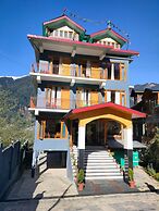 Goroomgo Sakura Palace Manali