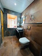 Goroomgo Sakura Palace Manali