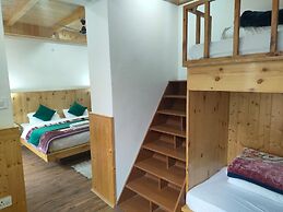 Goroomgo Sakura Palace Manali