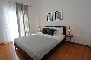 Phaedrus Living Piraeus Abstract Flat