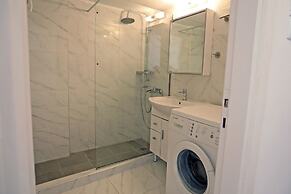 Phaedrus Living Piraeus Abstract Flat