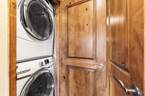 Racquet Club 84 3 Bedroom Condo by RedAwning