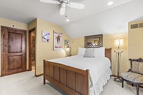 Racquet Club 84 3 Bedroom Condo by RedAwning