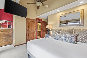 Racquet Club 84 3 Bedroom Condo by RedAwning