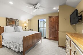 Racquet Club 84 3 Bedroom Condo by RedAwning