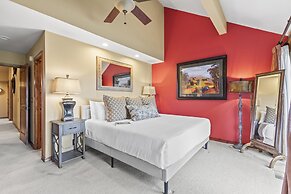 Racquet Club 84 3 Bedroom Condo by RedAwning