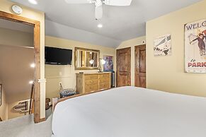 Racquet Club 84 3 Bedroom Condo by RedAwning