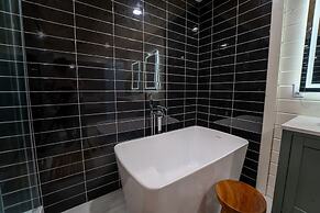 Coastal Breeze - 2123 Cadillac 3 Bedroom Home by RedAwning