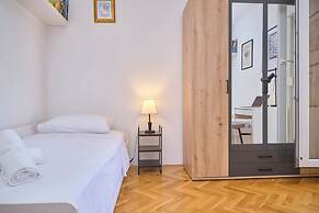 Harmony Seaside Apartment by Litto