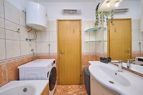 Harmony Seaside Apartment by Litto