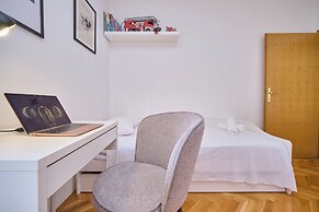 Harmony Seaside Apartment by Litto