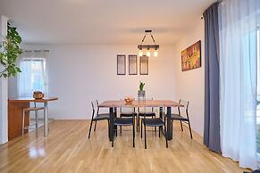 Harmony Seaside Apartment by Litto