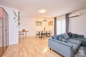 Harmony Seaside Apartment by Litto