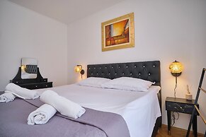 Harmony Seaside Apartment by Litto